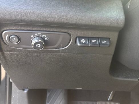 Used 2021 Buick Envision Essence w/ Technology Package I FWD image 19