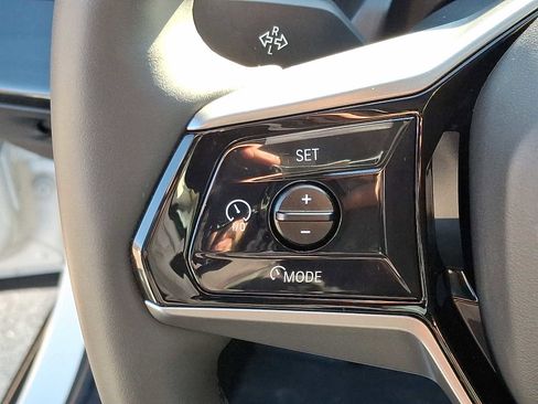 Used 2025 BMW i5 xDrive40 w/ Premium Package image 22