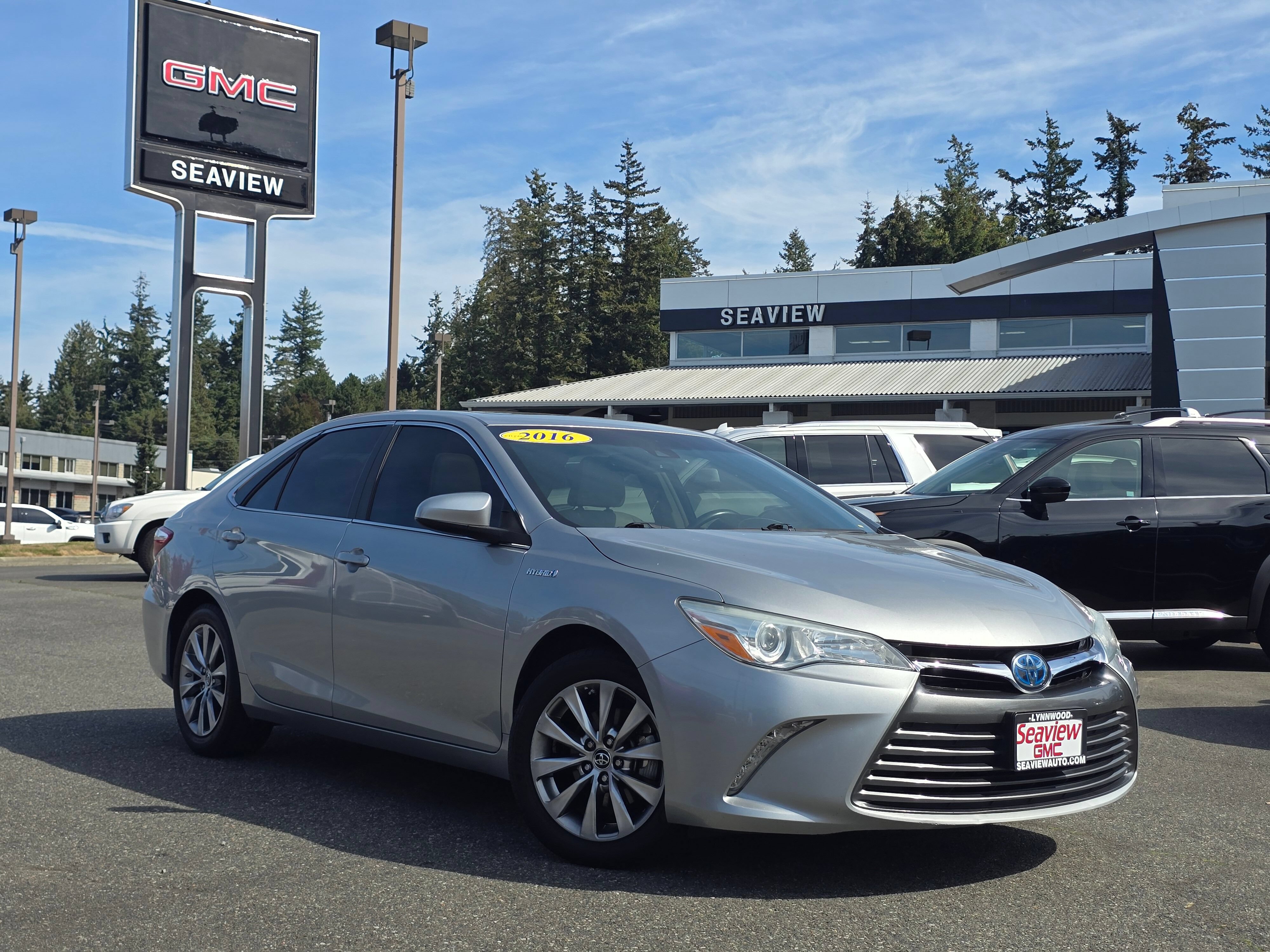Used 2016 Toyota Camry XLE w/ Moonroof Package FWD image 1