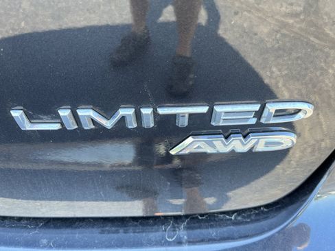 Used 2021 Chrysler Pacifica Limited w/ Uconnect Theater Family Group AWD/4WD image 13