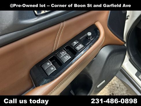 Used 2017 Subaru Outback 2.5i Touring AWD/4WD image 16