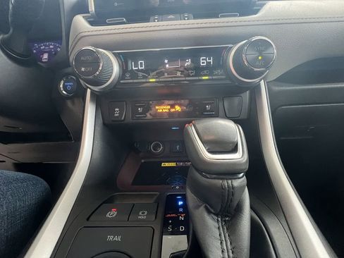 Used 2022 Toyota RAV4 Limited image 24