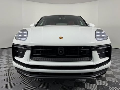 Certified 2026 Porsche Macan AWD/4WD image 6