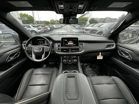 Used 2023 GMC Yukon SLT w/ SLT Premium Package AWD/4WD image 3