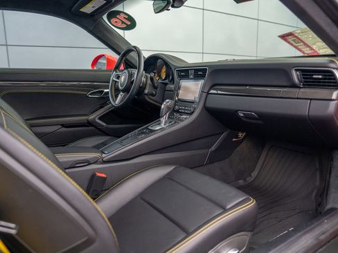 Used 2019 Porsche 911 Carrera S image 21