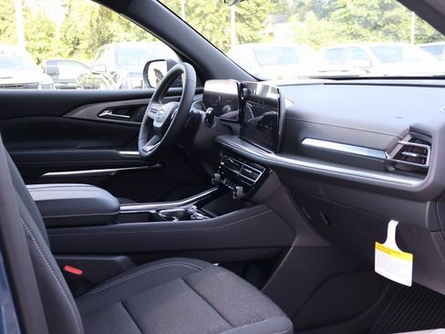 New 2026 Chevrolet Traverse LT w/ LPO, Floor Liner Package FWD image 35