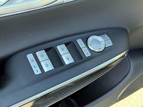 Certified 2025 Genesis GV70 2.5T AWD/4WD image 23