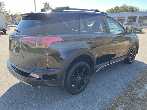 Used 2018 Toyota RAV4 XLE image 1