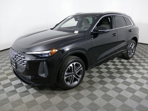 Certified 2025 Audi Q5 Premium w/ Convenience Package AWD/4WD image 7