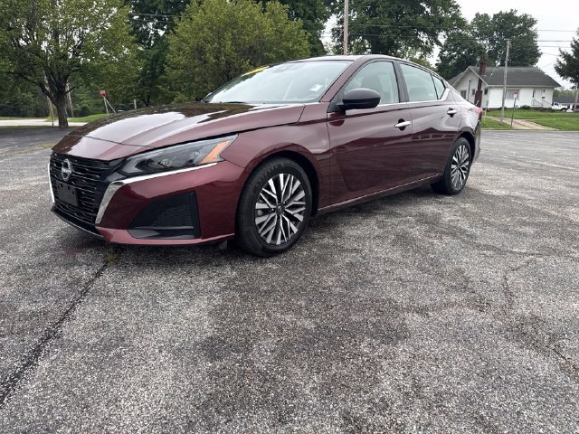 Used 2025 Nissan Altima 2.5 SV FWD image 2