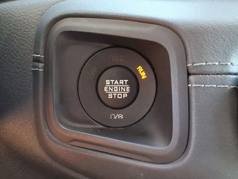Used 2025 Jeep Wrangler Unlimited Sahara AWD/4WD image 7
