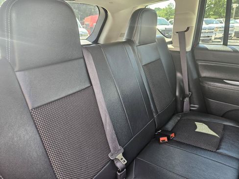 Used 2017 Jeep Compass Latitude AWD/4WD image 25