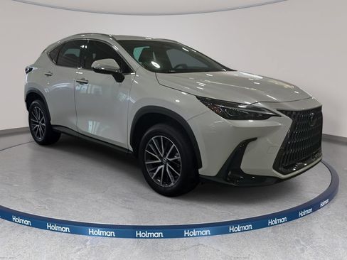 Used 2024 Lexus NX 250 FWD w/ Towing Package (2000 Lbs) image 4
