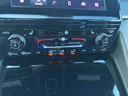 New 2025 Jeep Grand Cherokee Altitude image 16