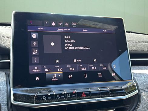 Used 2024 Jeep Compass Sport image 30