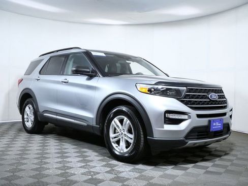 Certified 2024 Ford Explorer XLT w/ Equipment Group 202A AWD/4WD image 1