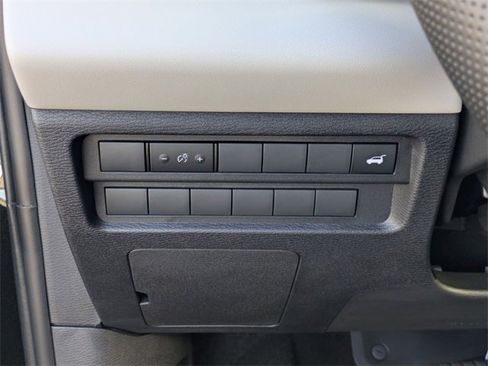 New 2025 Mitsubishi Outlander SE image 16