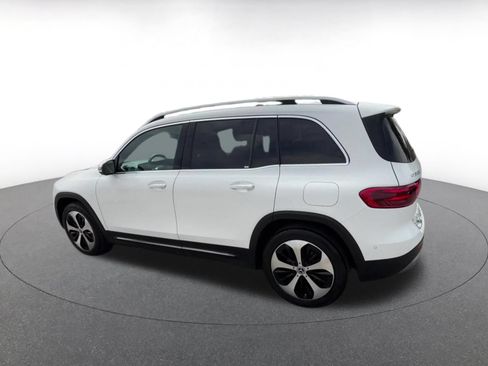 Used 2025 Mercedes-Benz GLB 250 4MATIC image 10