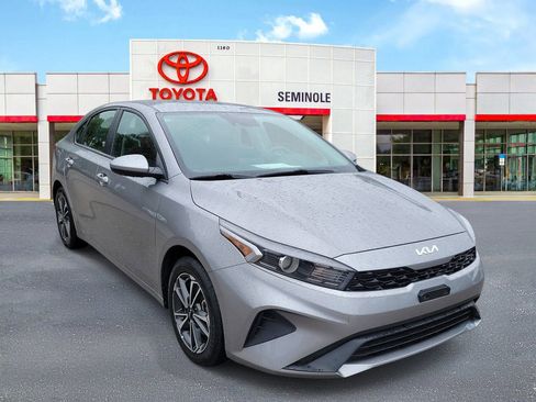 Used 2024 Kia Forte LXS FWD image 2