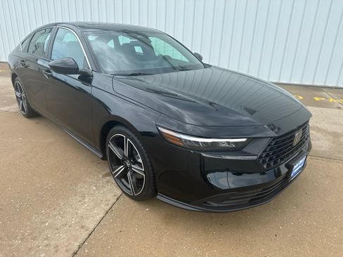 Used 2024 Honda Accord Sport image 2