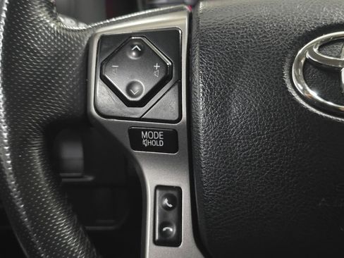 Used 2017 Toyota Tacoma SR5 image 31