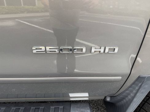 Used 2017 Chevrolet Silverado 2500 LT w/ LT Convenience Package RWD image 9