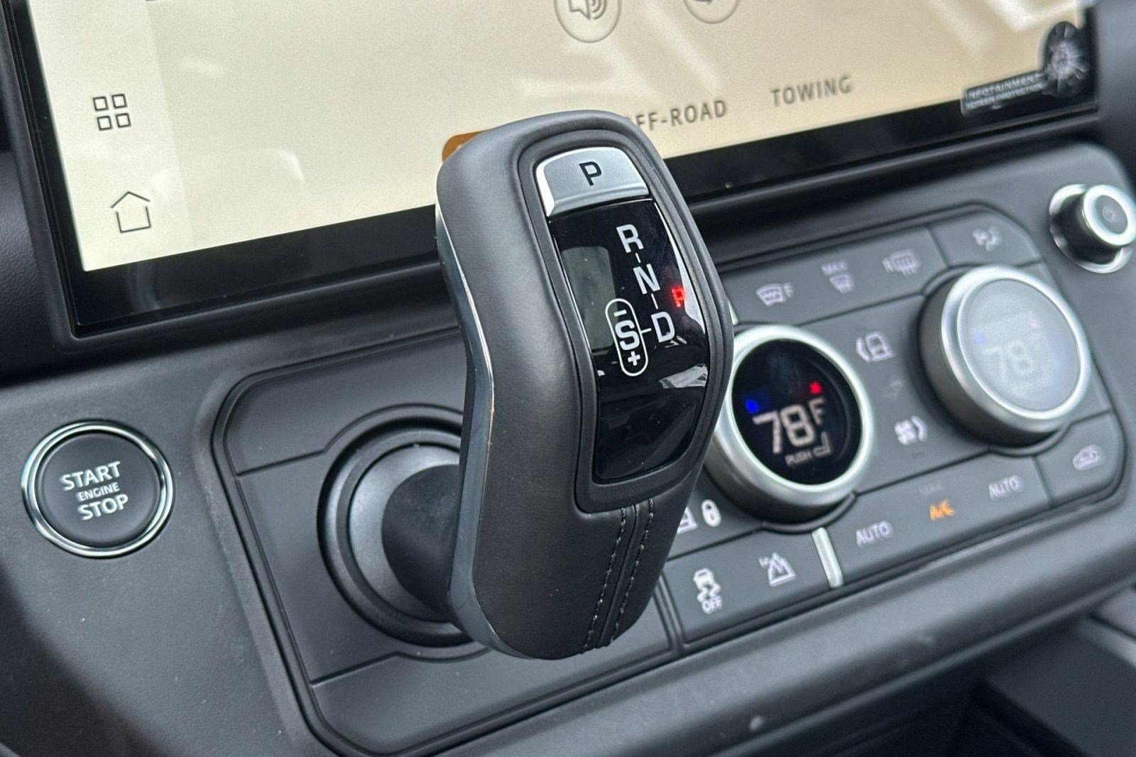 New 2026 Land Rover Defender 110 X-Dynamic SE AWD/4WD image 18