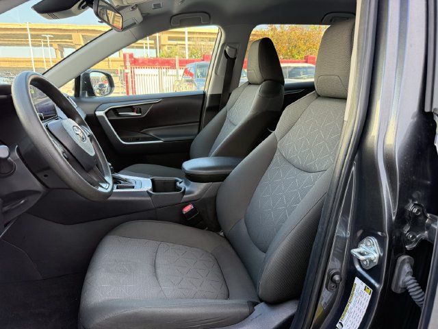 Used 2025 Toyota RAV4 XLE FWD image 26
