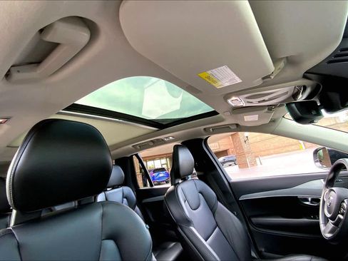 Used 2021 Volvo XC90 T5 Momentum w/ Protection Package Premier image 13