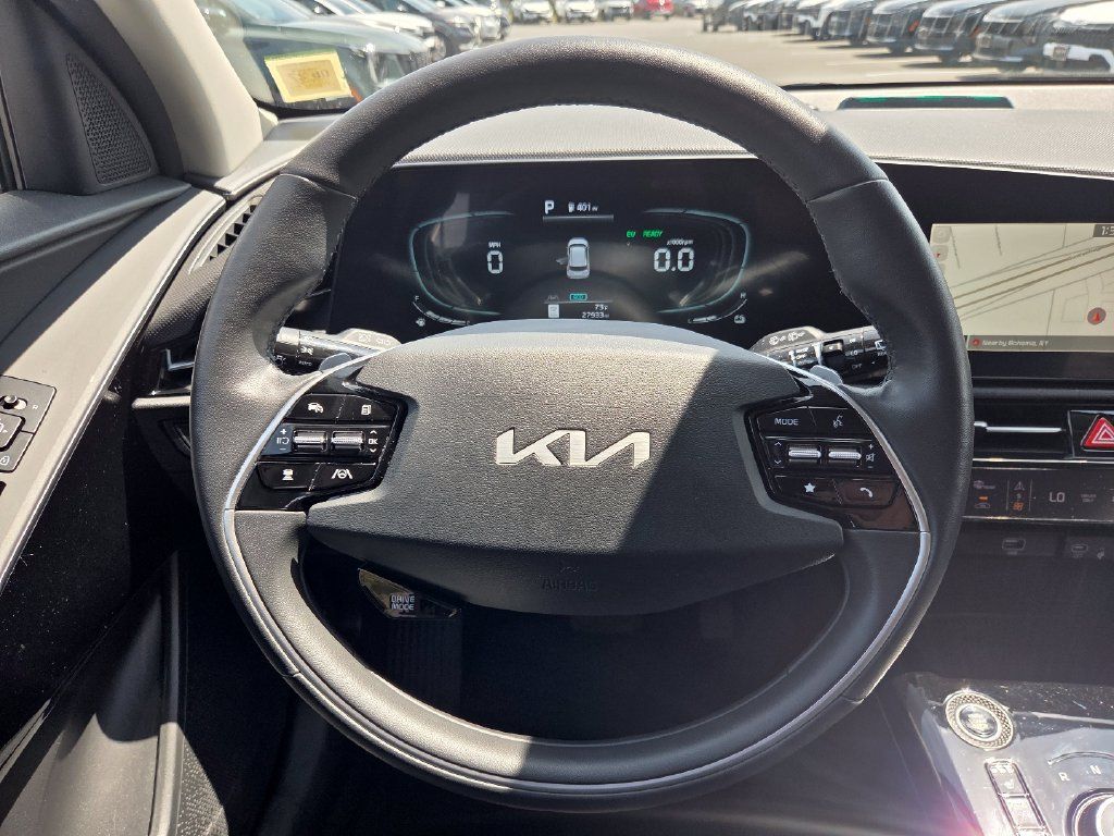 Used 2023 Kia Niro EX w/ EX Cold Weather Package FWD image 14