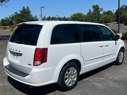 Used 2015 Dodge Grand Caravan SE w/ Quick Order Package 29E SE FWD image 4