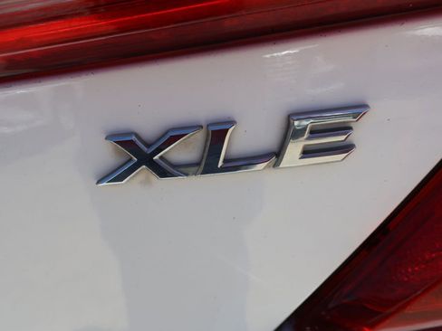Used 2012 Toyota Camry XLE FWD image 10