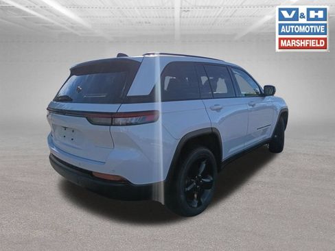 Used 2023 Jeep Grand Cherokee Altitude AWD/4WD image 29