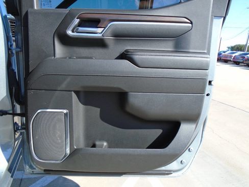 Used 2025 GMC Sierra 1500 SLT image 30