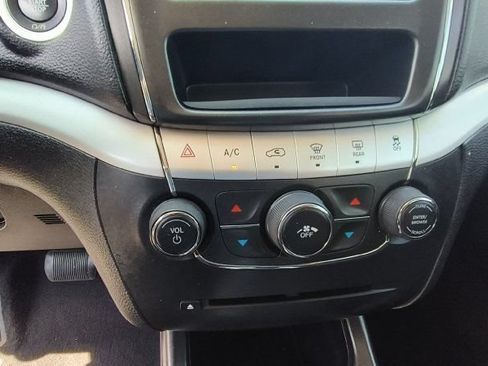 Used 2018 Dodge Journey SE w/ Blacktop Package FWD image 18