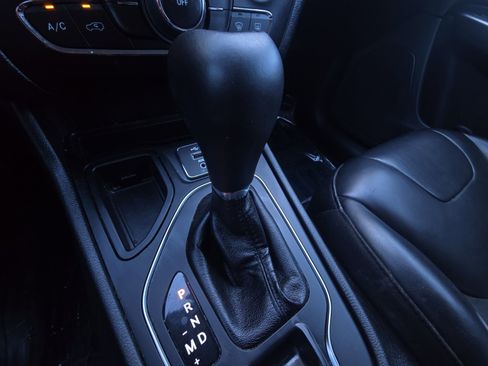 Used 2020 Jeep Cherokee Latitude Plus image 20