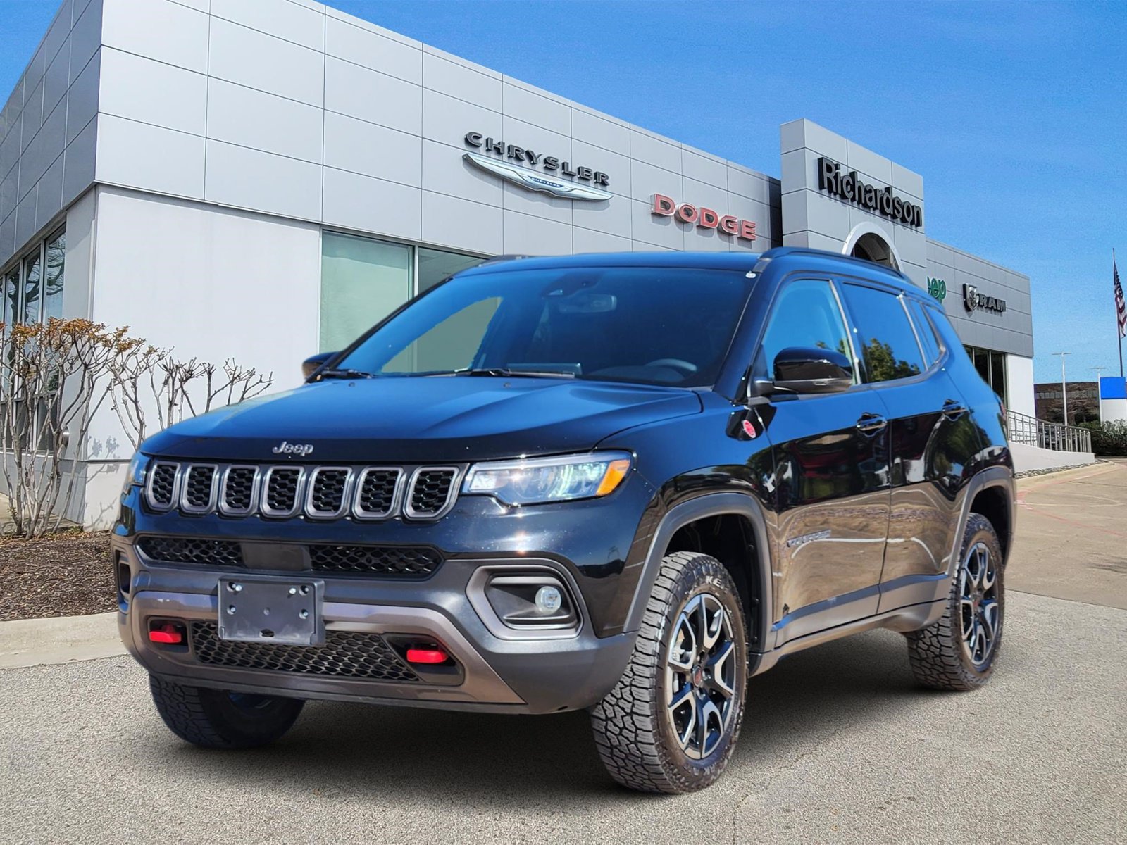 Used 2025 Jeep Compass Trailhawk AWD/4WD image 2