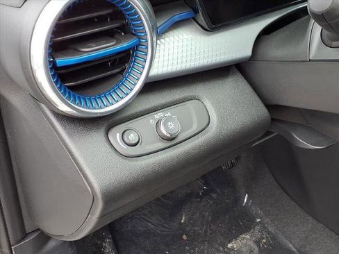 New 2026 Chevrolet Trax LT w/ LT Convenience Package image 16