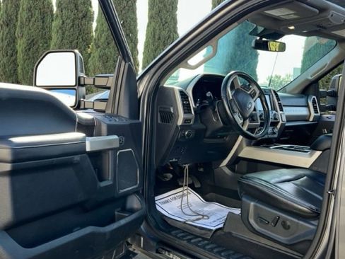 Used 2021 Ford F350 Lariat image 4