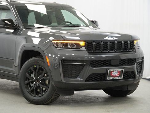 New 2026 Jeep Grand Cherokee Altitude image 3