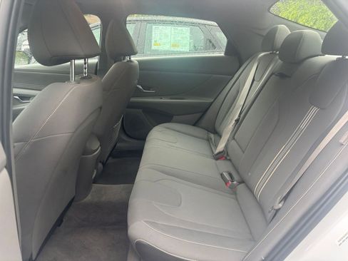 Used 2025 Hyundai Elantra SEL FWD image 27
