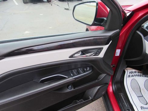 Used 2014 Cadillac SRX Luxury image 12