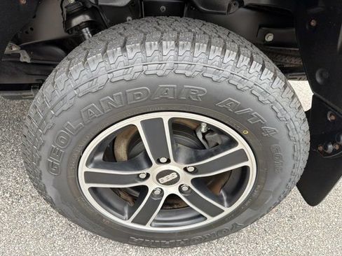 Used 2018 Toyota Tundra SR5 w/ SR5 Upgrade Package AWD/4WD image 30