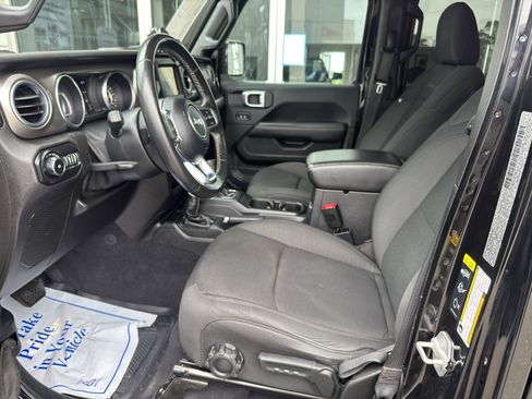 Used 2020 Jeep Wrangler Unlimited Sahara AWD/4WD image 5