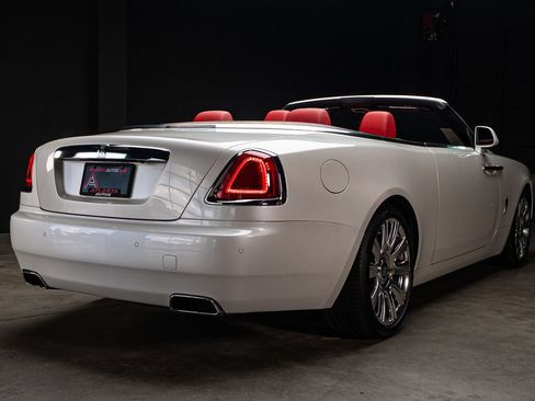 Used 2016 Rolls-Royce Dawn RWD image 21
