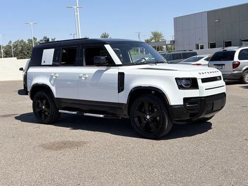 Used 2024 Land Rover Defender 110 X-Dynamic SE AWD/4WD image 4