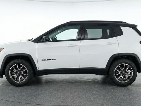 Used 2025 Jeep Compass Trailhawk AWD/4WD image 5