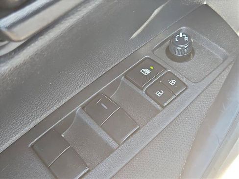 Used 2022 Toyota Corolla LE FWD image 11