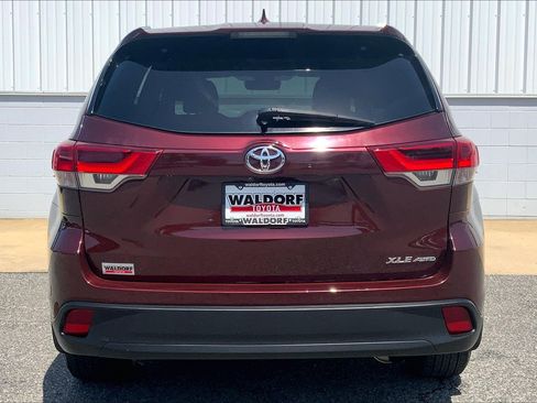 Used 2018 Toyota Highlander XLE AWD/4WD image 5