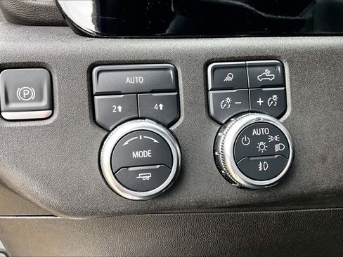 Used 2025 GMC Sierra 1500 SLT AWD/4WD image 36